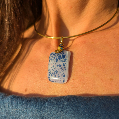 Brass choker with happiness stone